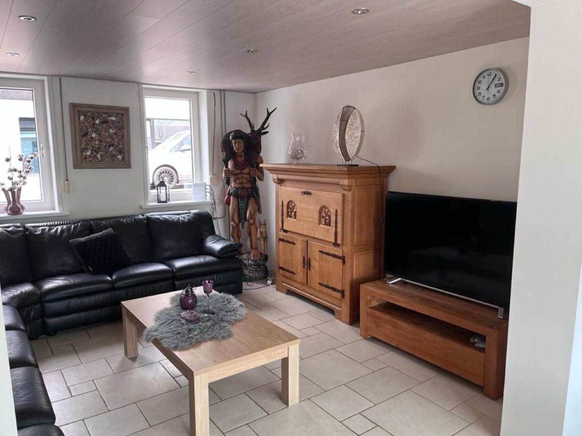 Comfortabele Woning Met Omheinde Tuin Aan Water Voor 12 P Oostburg Exterior foto